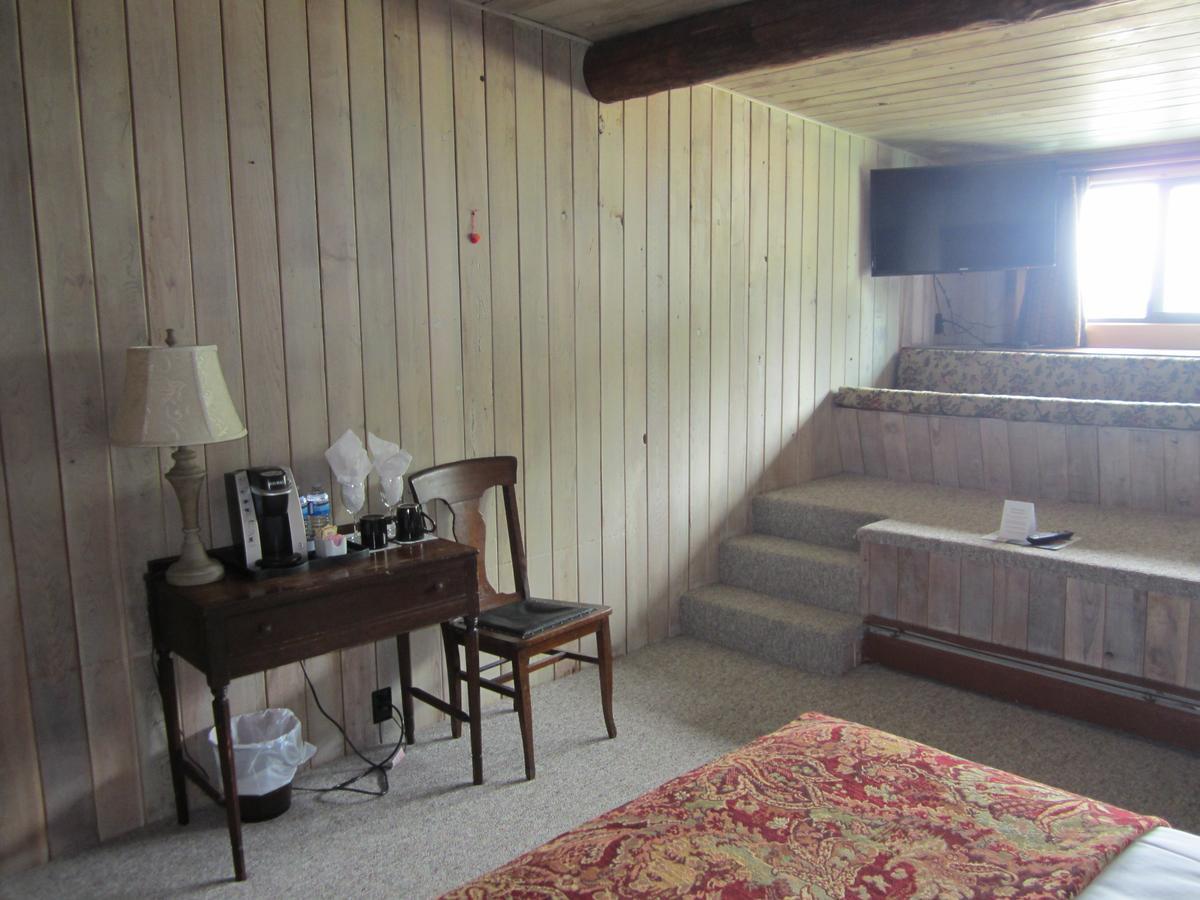 The Surf Lodge And Pub Gabriola Exterior foto