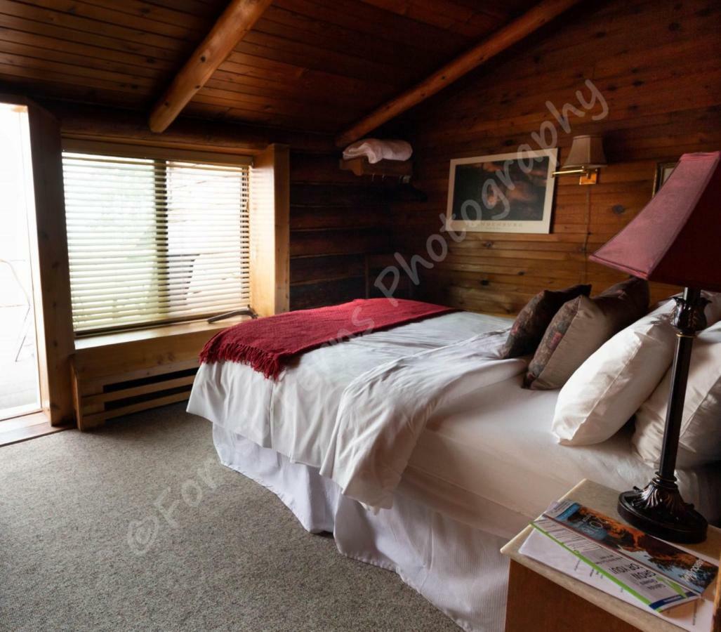 The Surf Lodge And Pub Gabriola Exterior foto