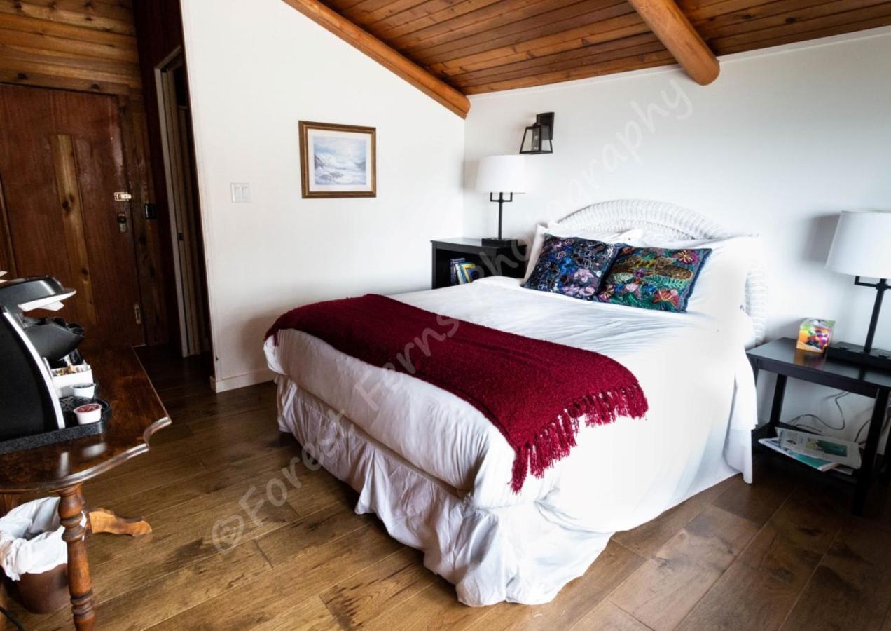 The Surf Lodge And Pub Gabriola Exterior foto